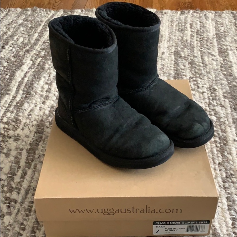 Black Classic Short Ugg